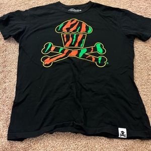 JOHNNY CUPCAKES “ATCQ” T-SHIRT MED